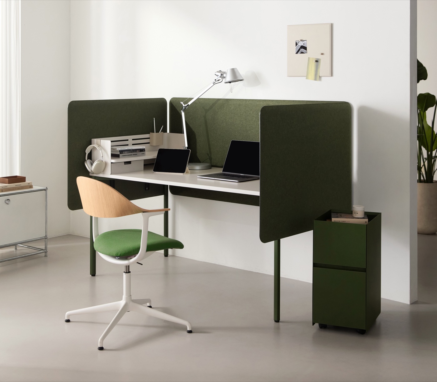WORKSPACES (업무 공간)